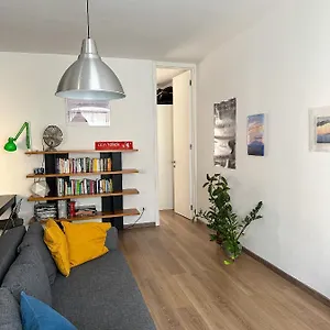https://urban-oasis-farini-comodo-appartamento-in-milan.it-lombardy.com